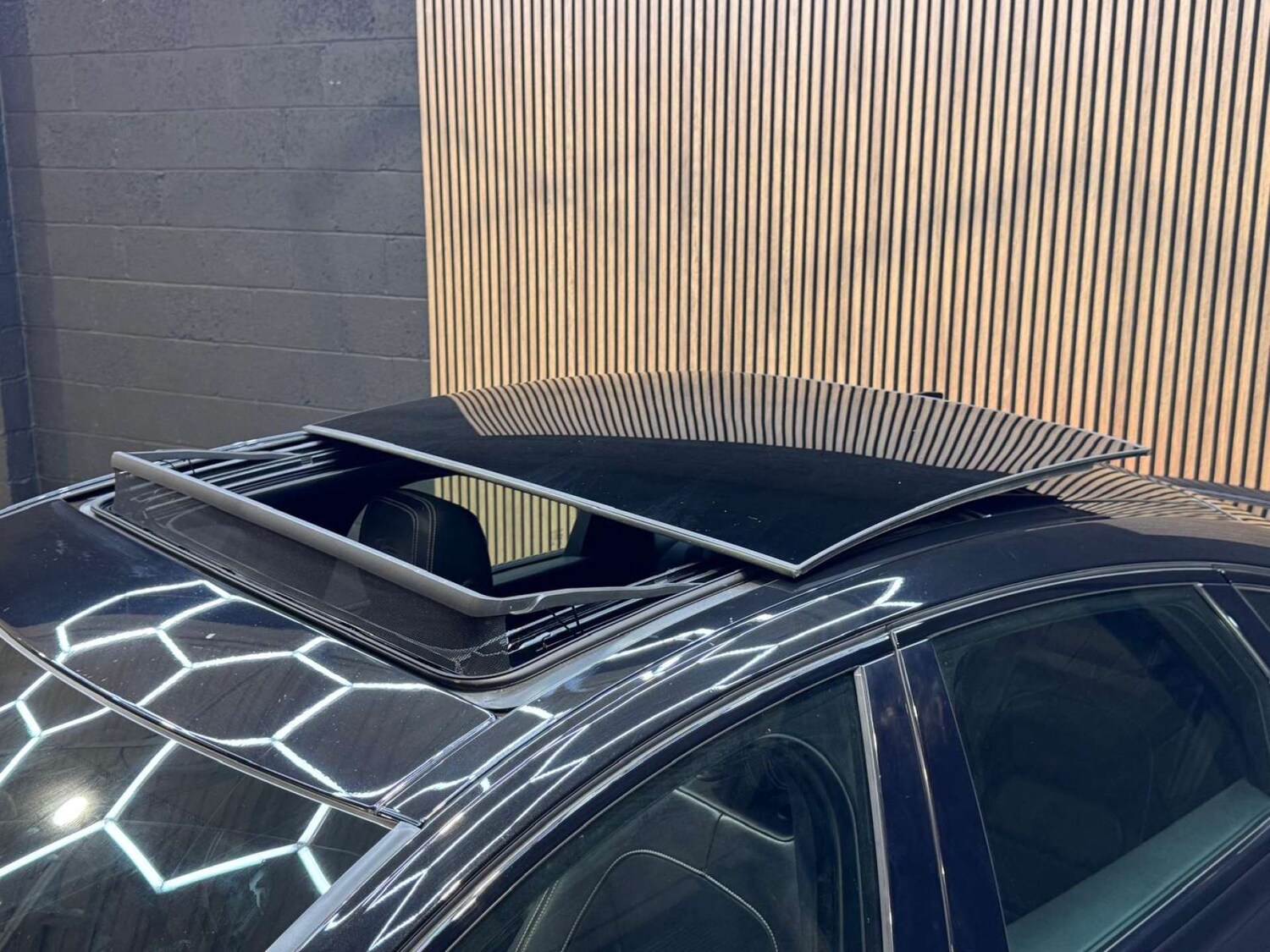 Used Jaguar XF 2017 for sale - 76581939: Photo 33