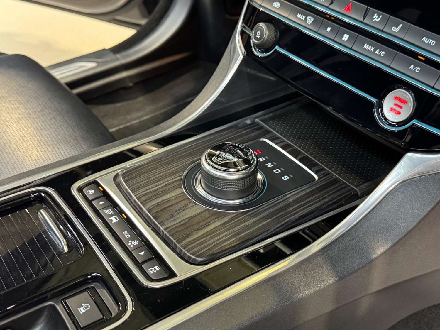 Used Jaguar XF 2017 for sale - 76581939: Photo 51