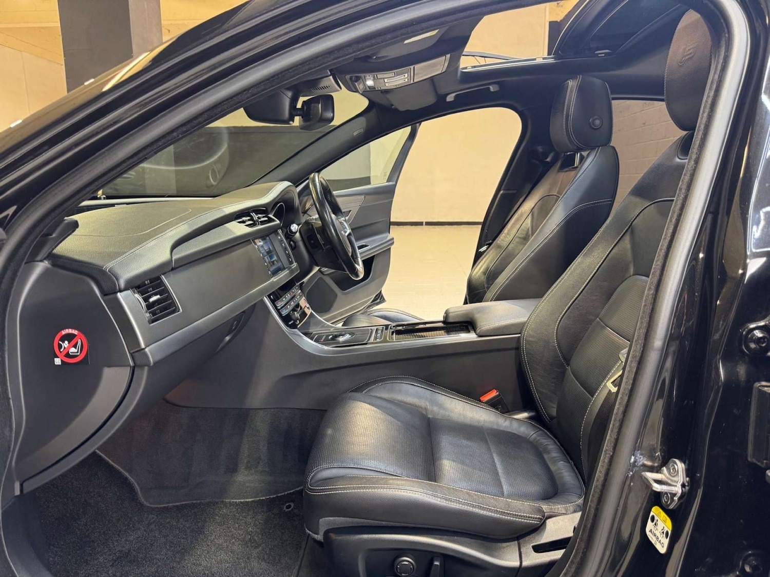 Used Jaguar XF 2017 for sale - 76581939: Photo 64