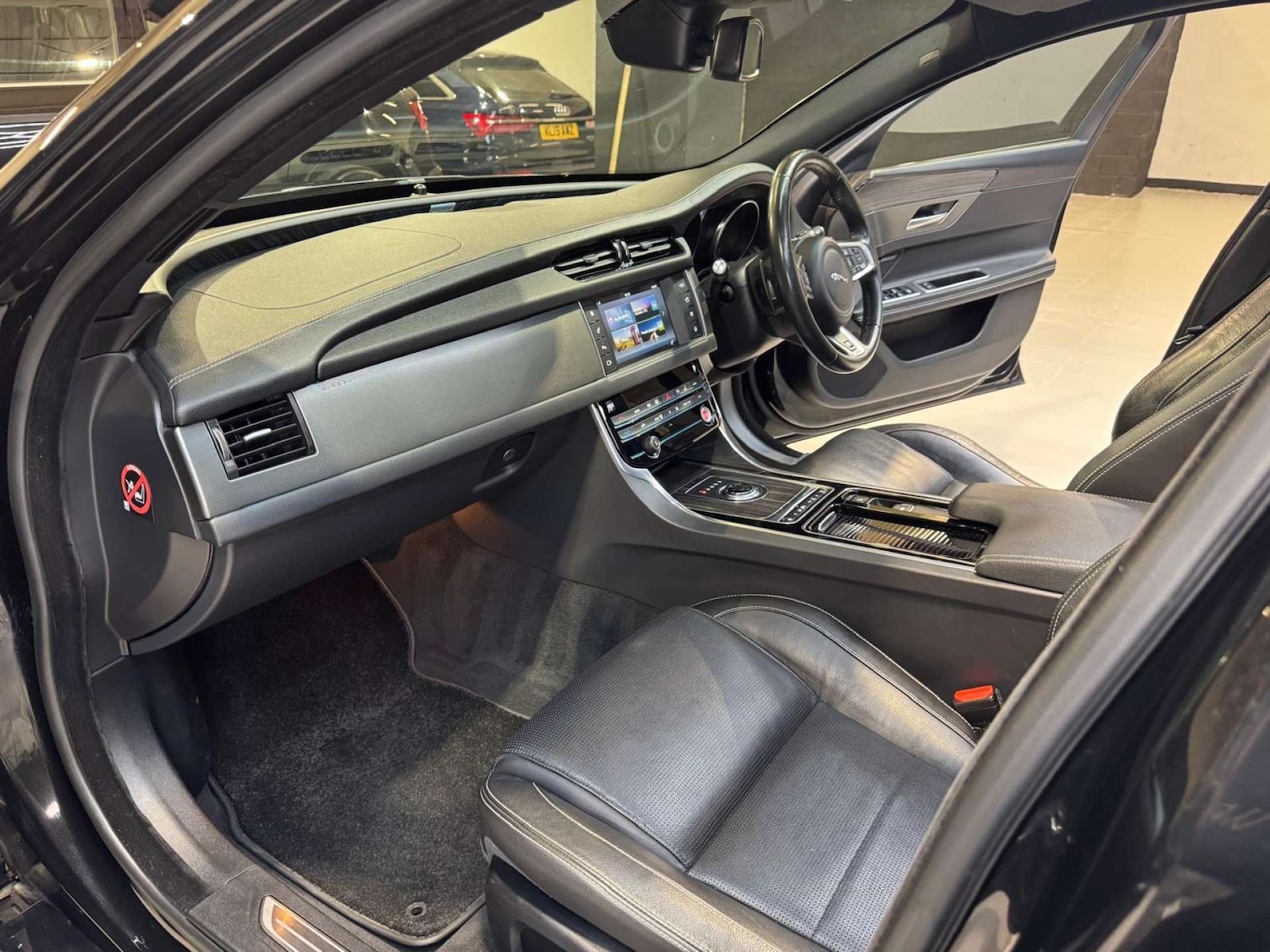 Used Jaguar XF 2017 for sale - 76581939: Photo 65