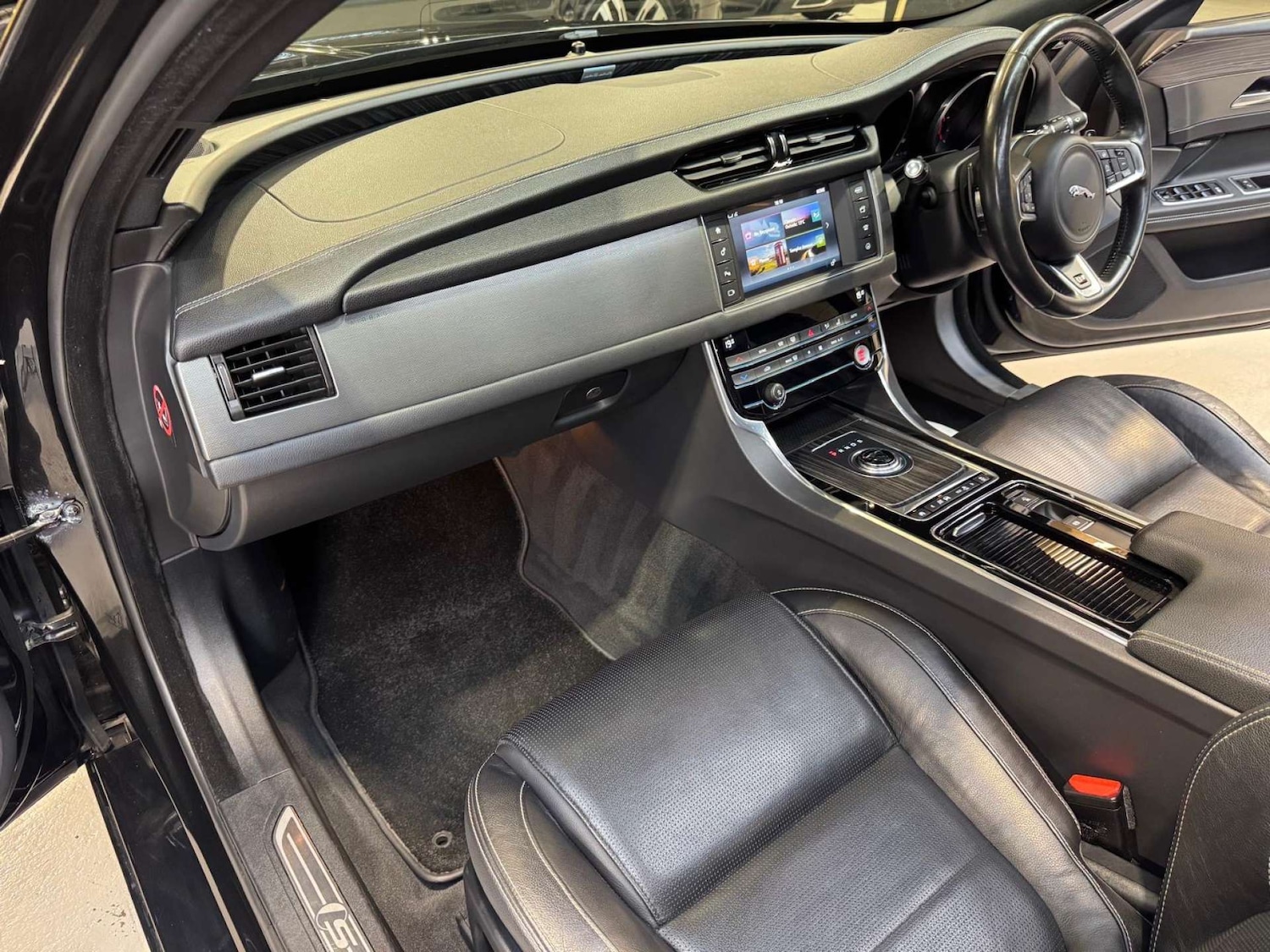 Used Jaguar XF 2017 for sale - 76581939: Photo 67