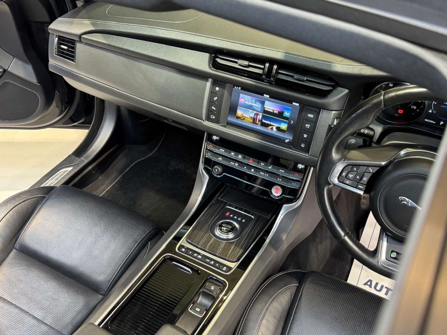 Used Jaguar XF 2017 for sale - 76581939: Photo 9