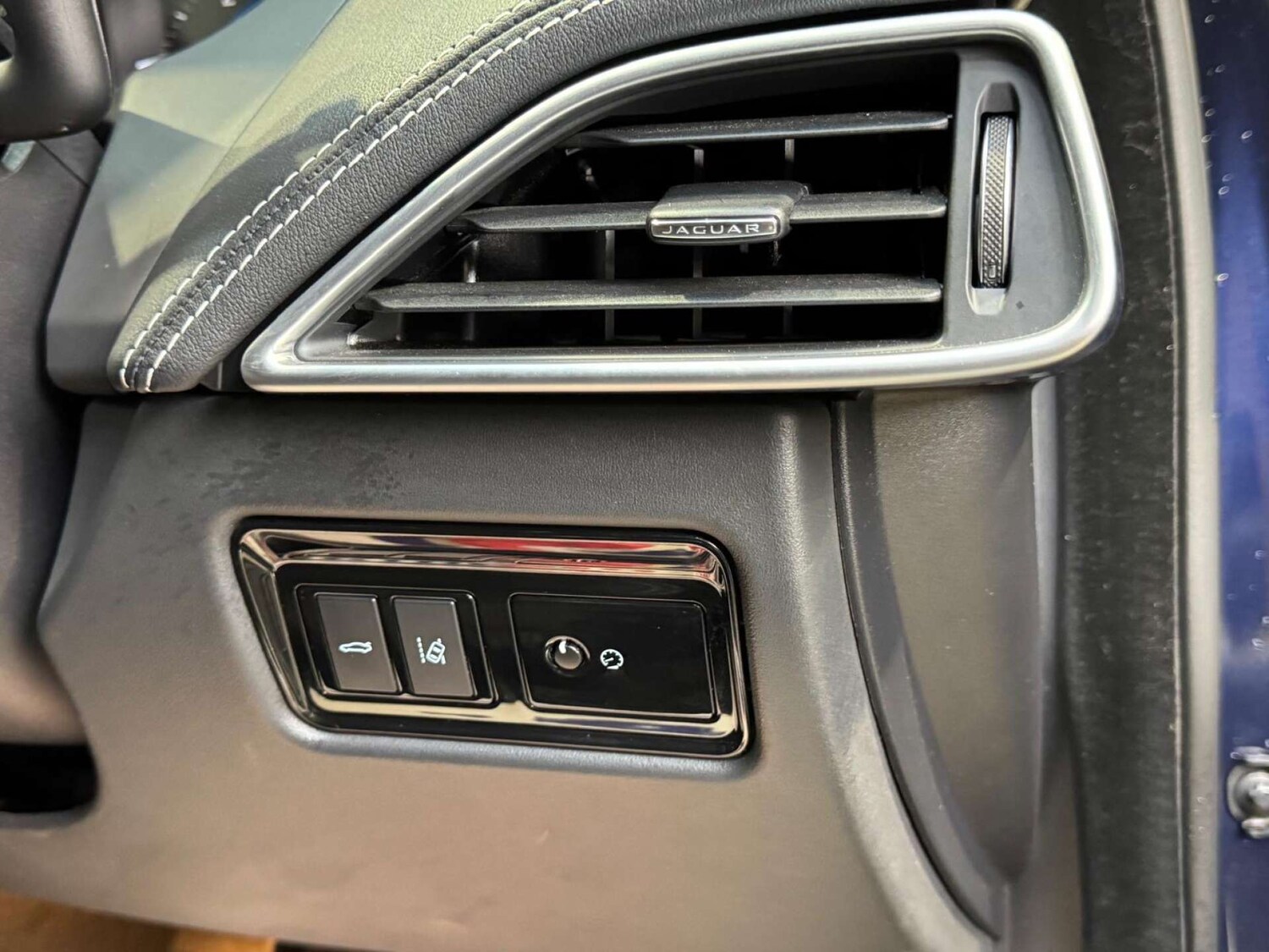 Used Jaguar XE 2018 for sale - 77355466: Photo 54