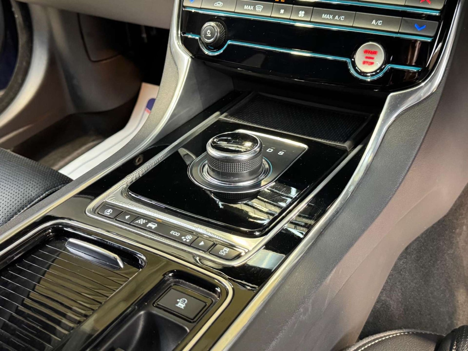 Used Jaguar XE 2018 for sale - 77355466: Photo 55