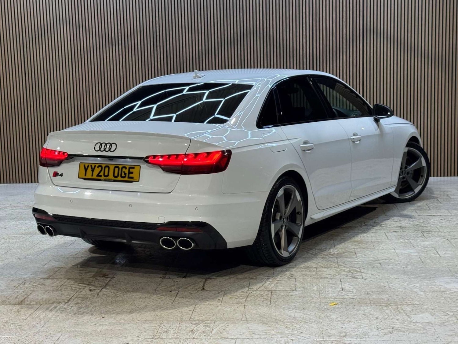 Used Audi A4 2020 for sale - 77271567: Photo 2