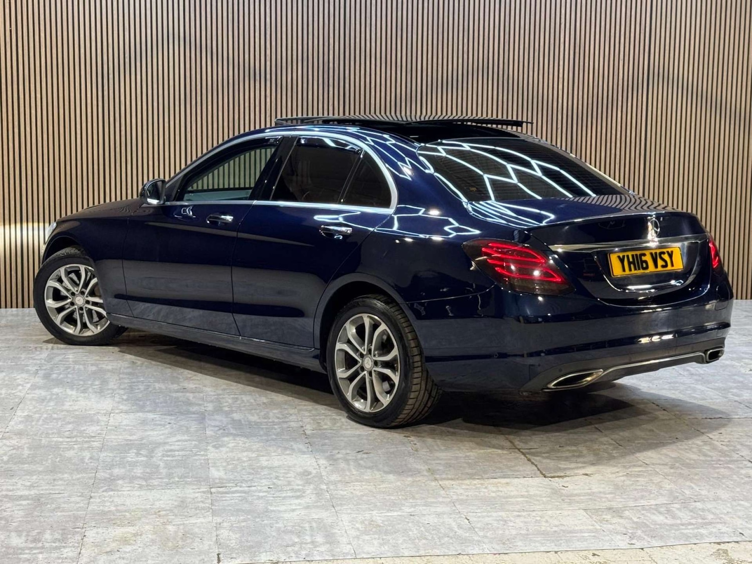 Used Mercedes-Benz C Class 2016 for sale - 77715630: Photo 31