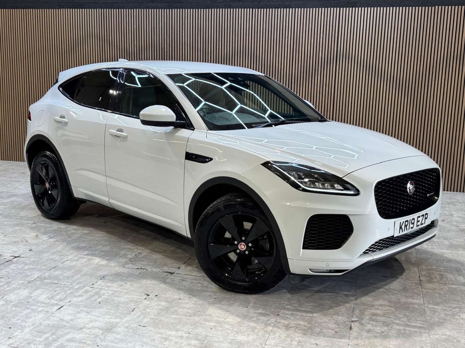 Used Jaguar E-Pace 2019 for sale - 77775396: Photo 4