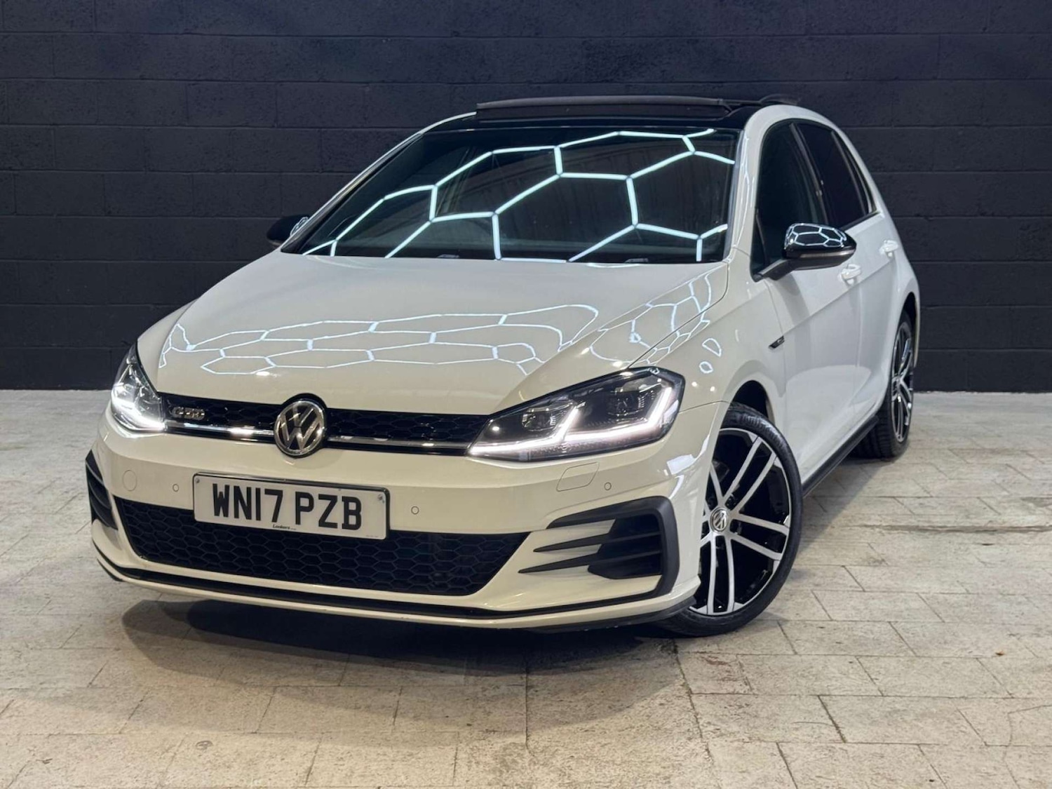 Used Volkswagen Golf 2017 for sale - 76483227: Photo 17