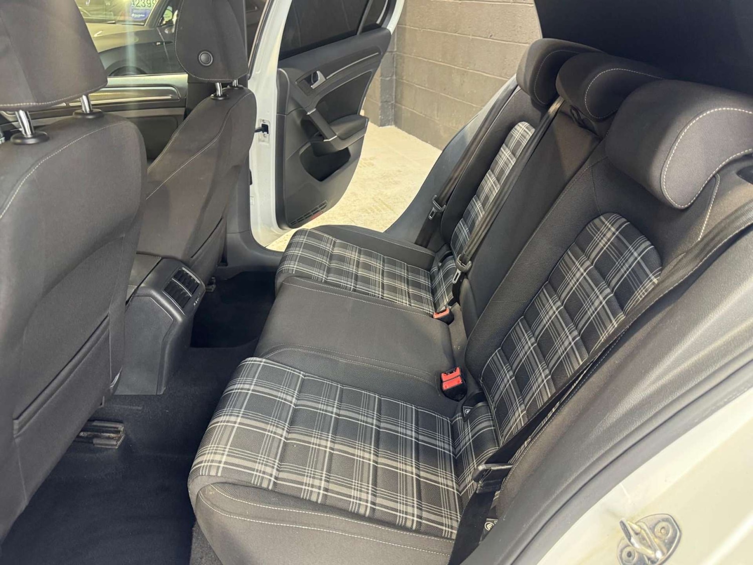 Used Volkswagen Golf 2017 for sale - 76483227: Photo 20