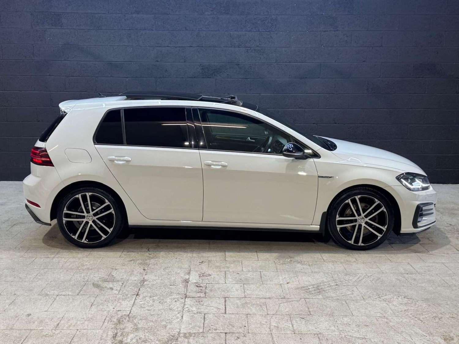 Used Volkswagen Golf 2017 for sale - 76483227: Photo 24