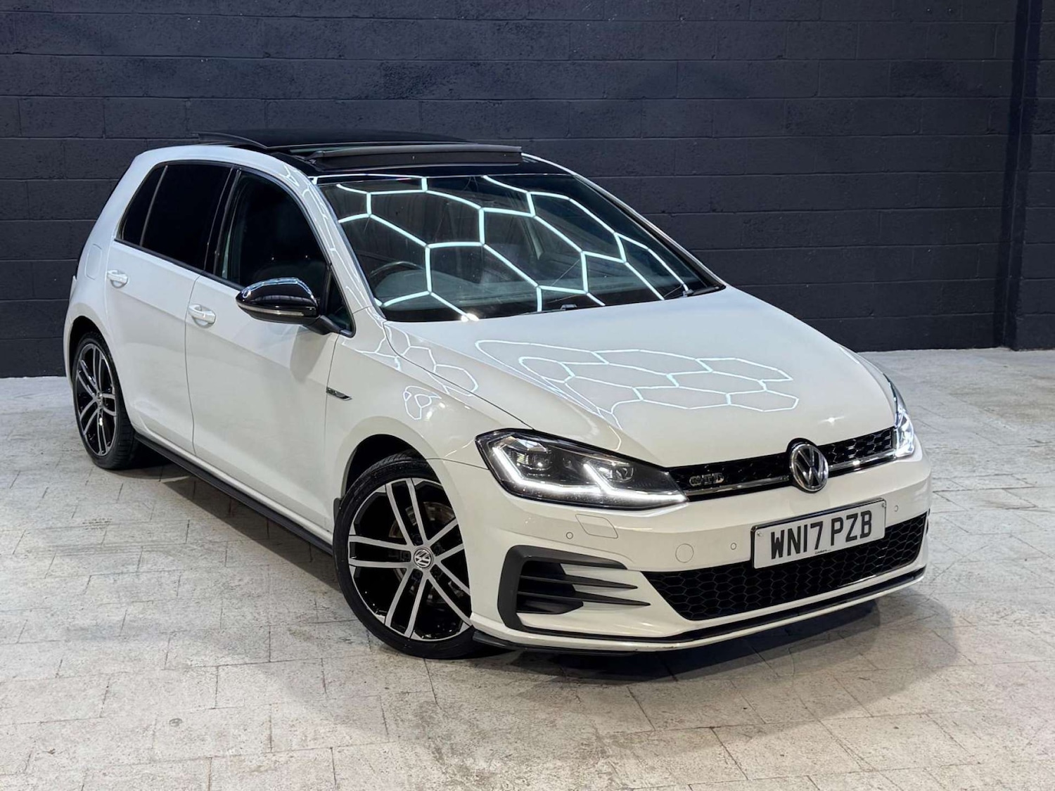 Used Volkswagen Golf 2017 for sale - 76483227: Photo 26