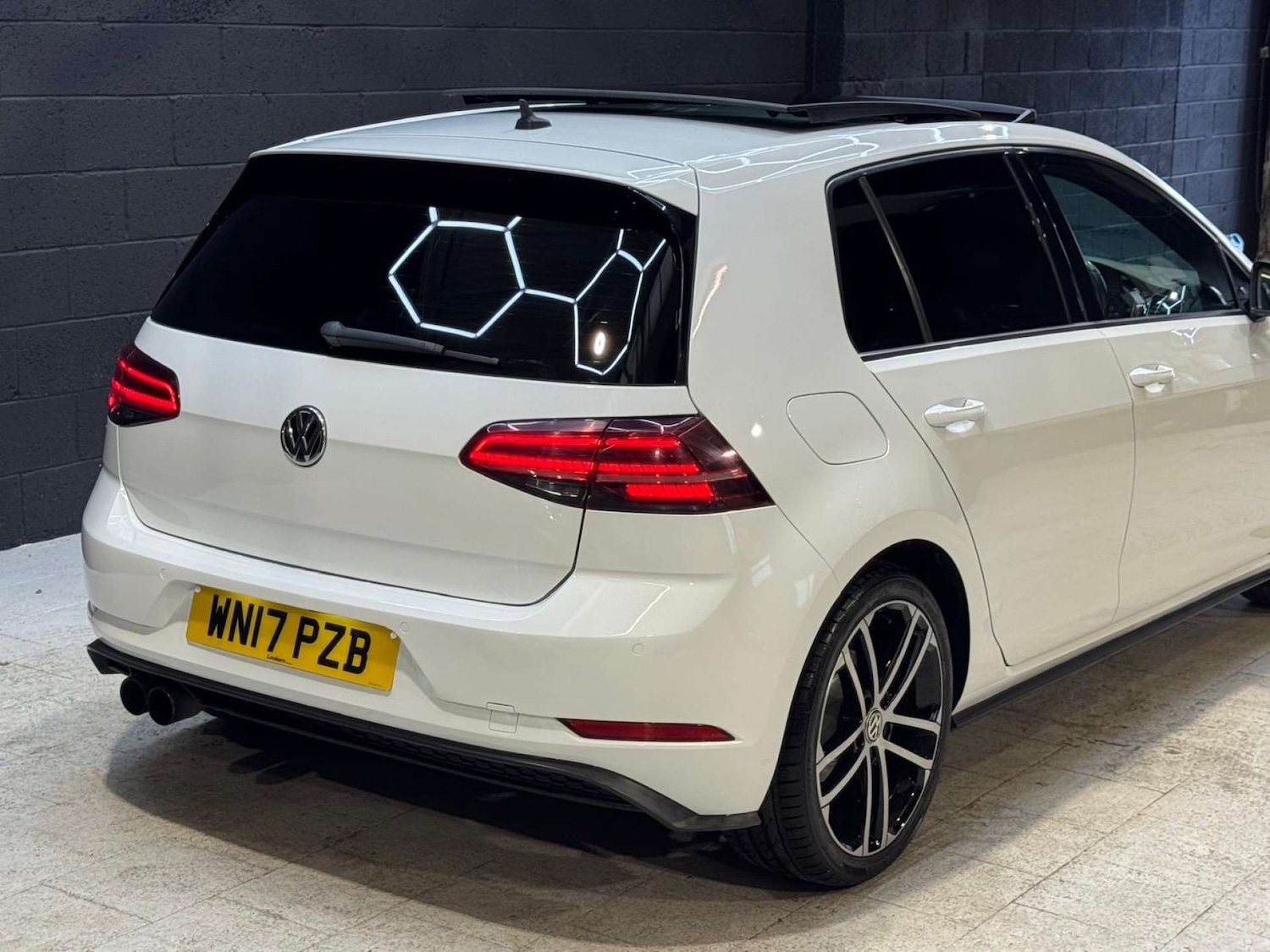 Used Volkswagen Golf 2017 for sale - 76483227: Photo 27