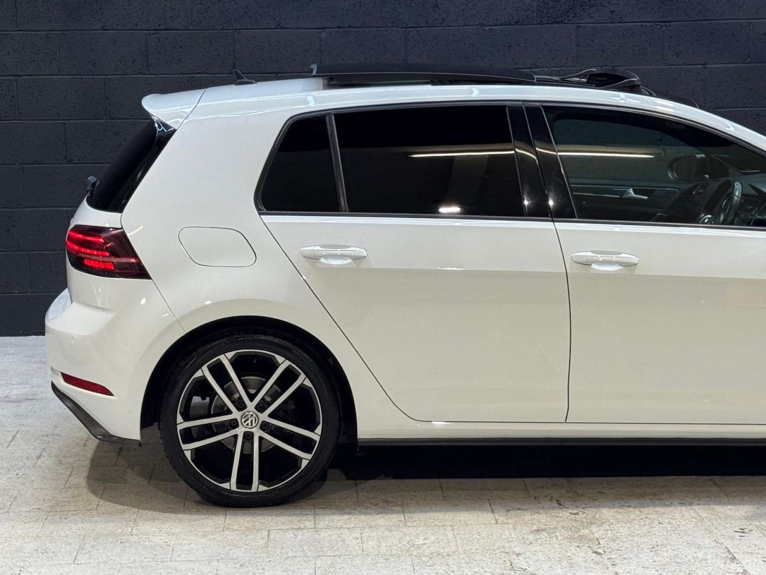 Used Volkswagen Golf 2017 for sale - 76483227: Photo 29