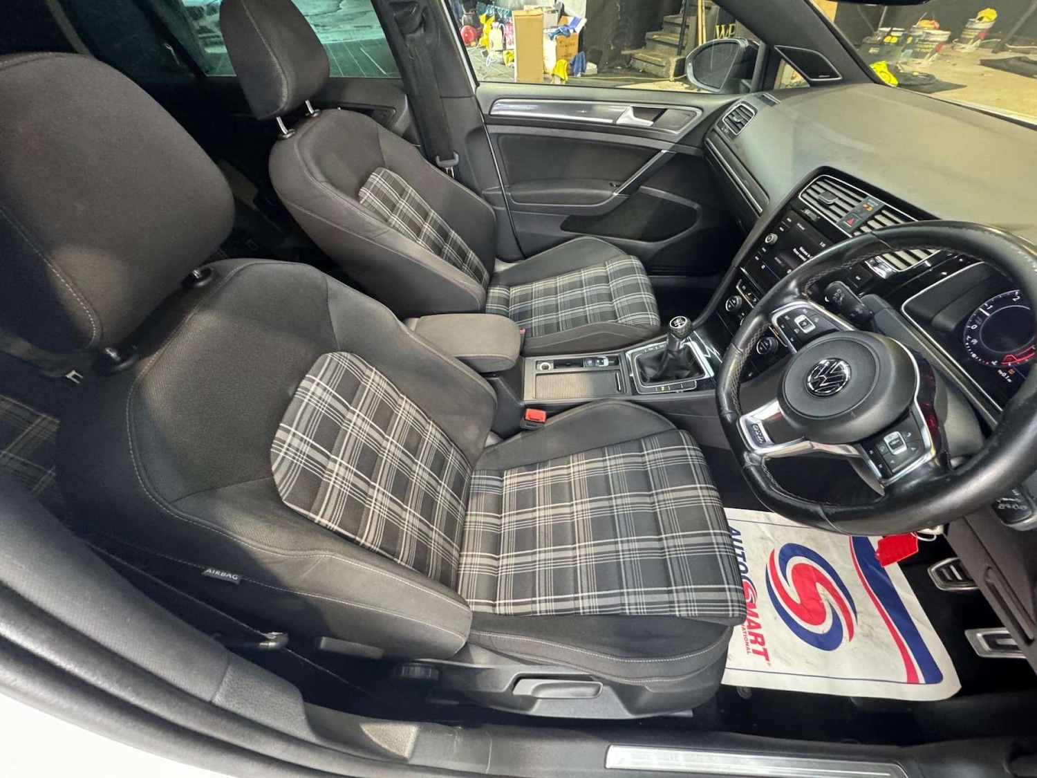 Used Volkswagen Golf 2017 for sale - 76483227: Photo 3