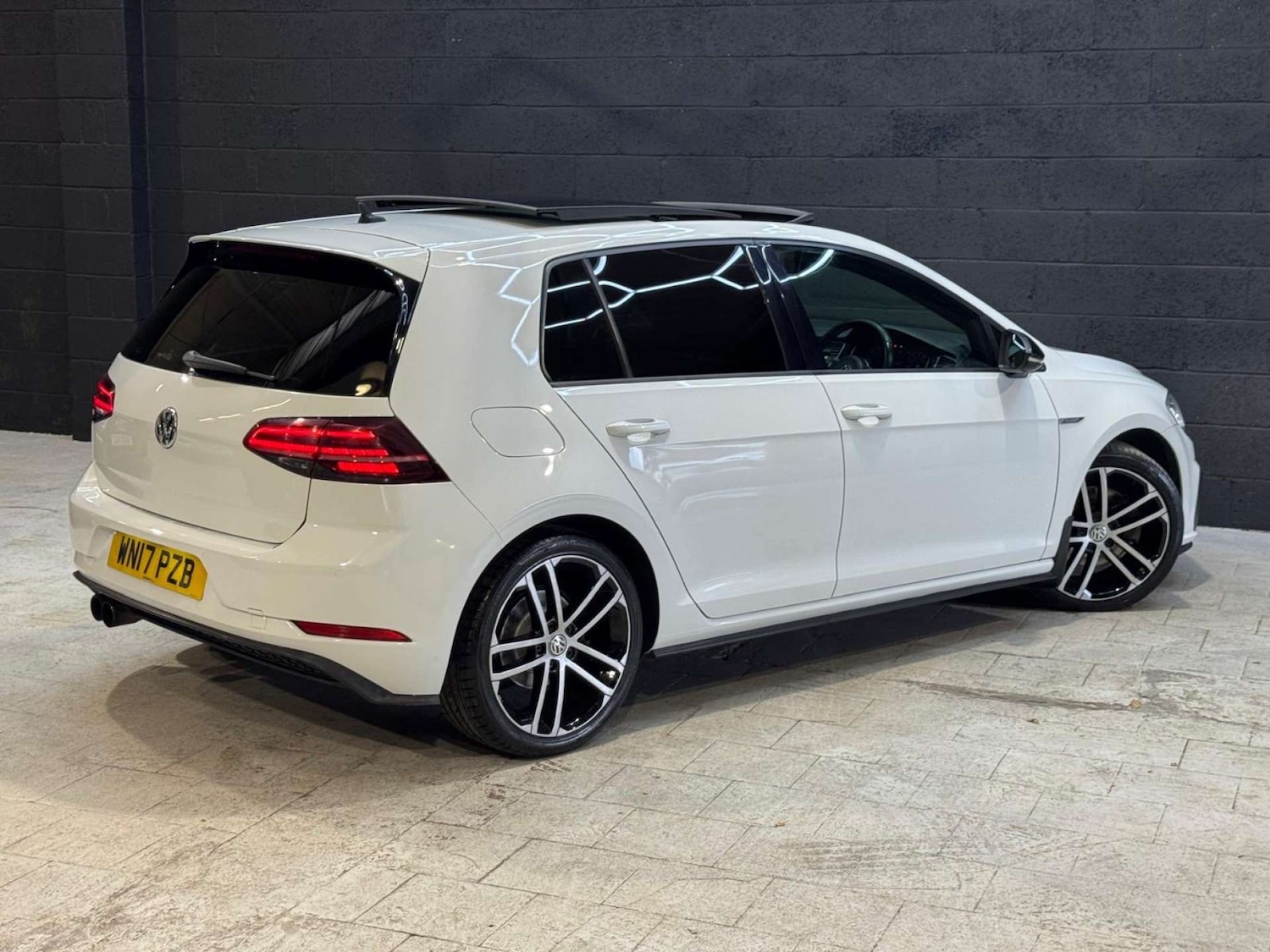 Used Volkswagen Golf 2017 for sale - 76483227: Photo 31