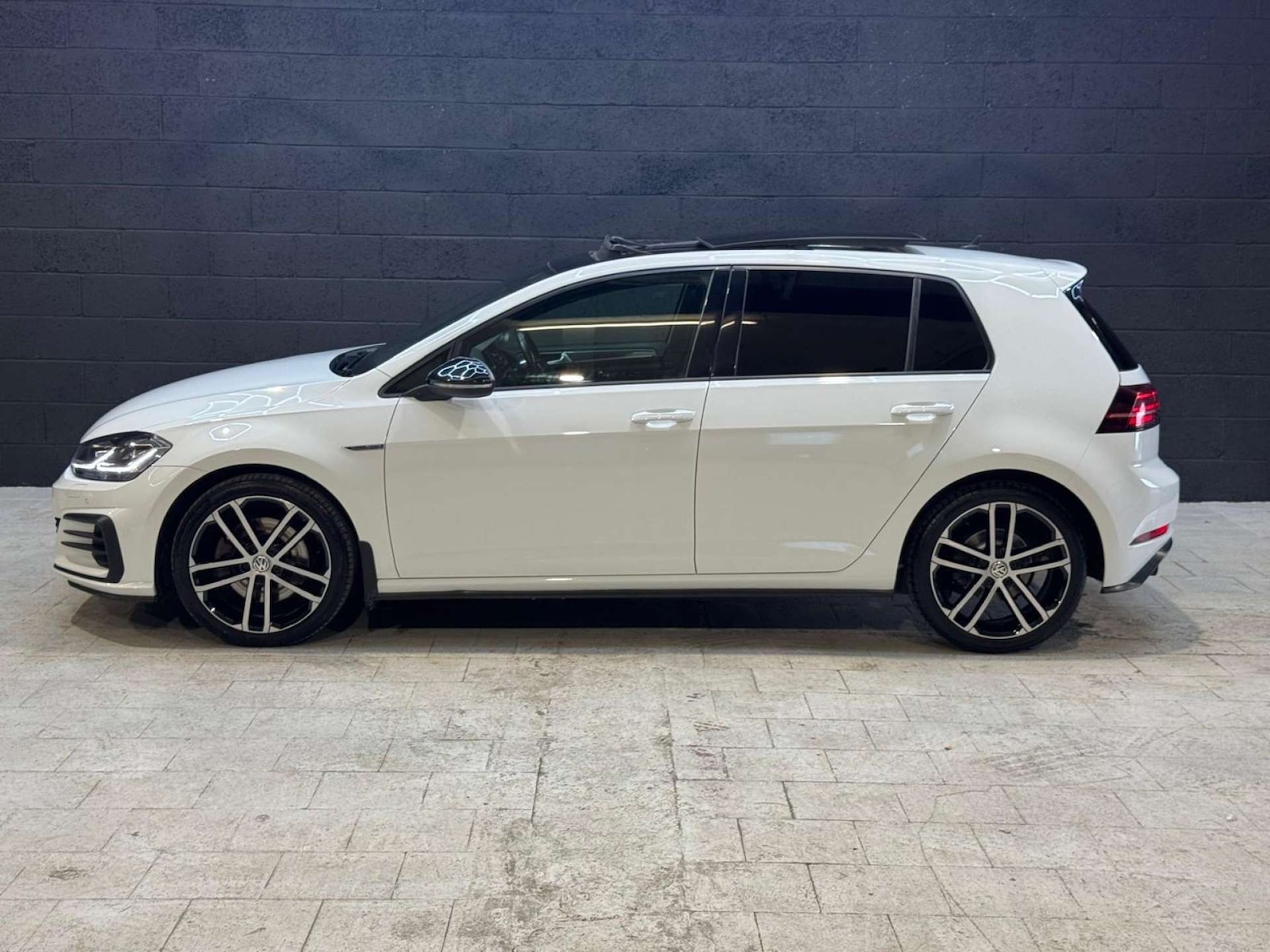 Used Volkswagen Golf 2017 for sale - 76483227: Photo 32