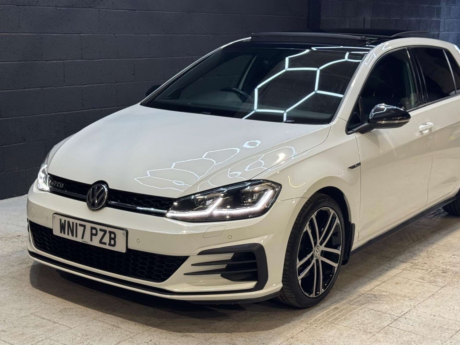 Used Volkswagen Golf 2017 for sale - 76483227: Photo 35