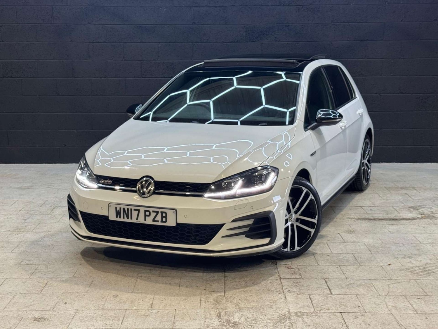 Used Volkswagen Golf 2017 for sale - 76483227: Photo 38