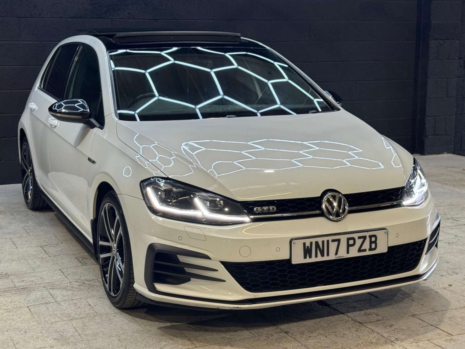 Used Volkswagen Golf 2017 for sale - 76483227: Photo 40