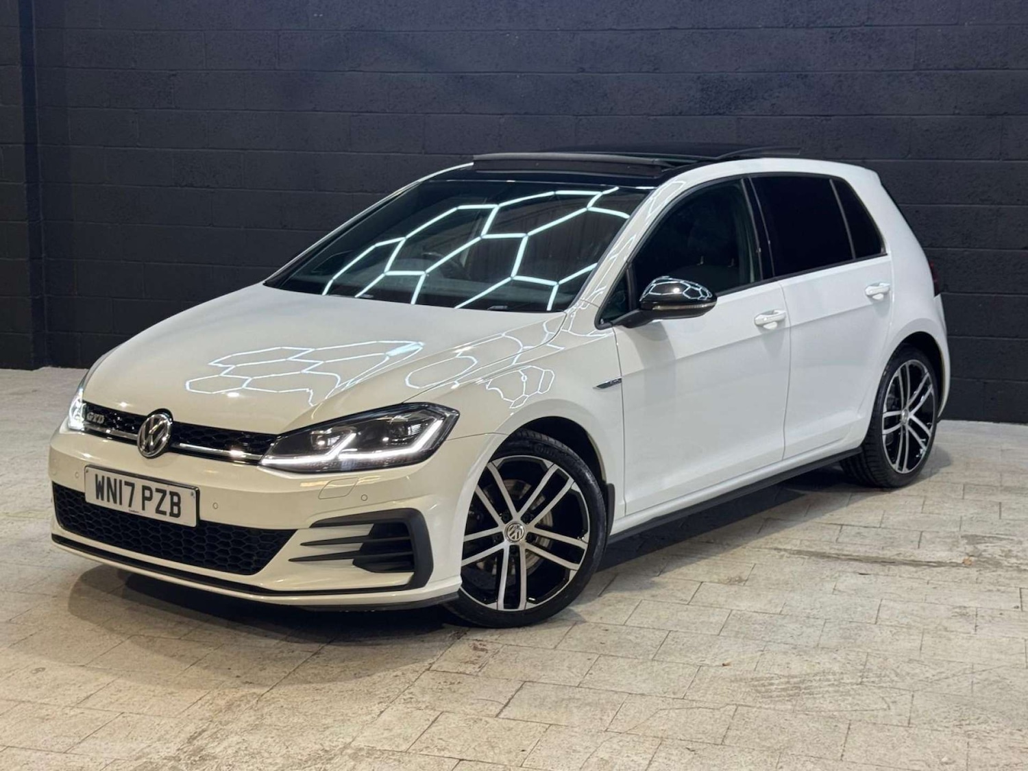 Used Volkswagen Golf 2017 for sale - 76483227: Photo 42