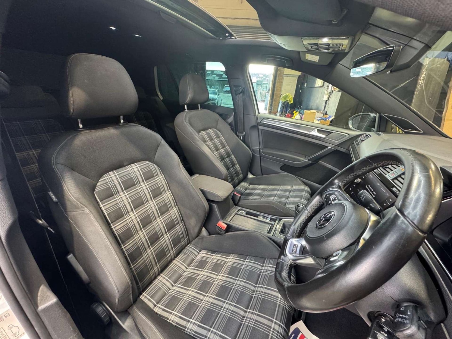 Used Volkswagen Golf 2017 for sale - 76483227: Photo 47