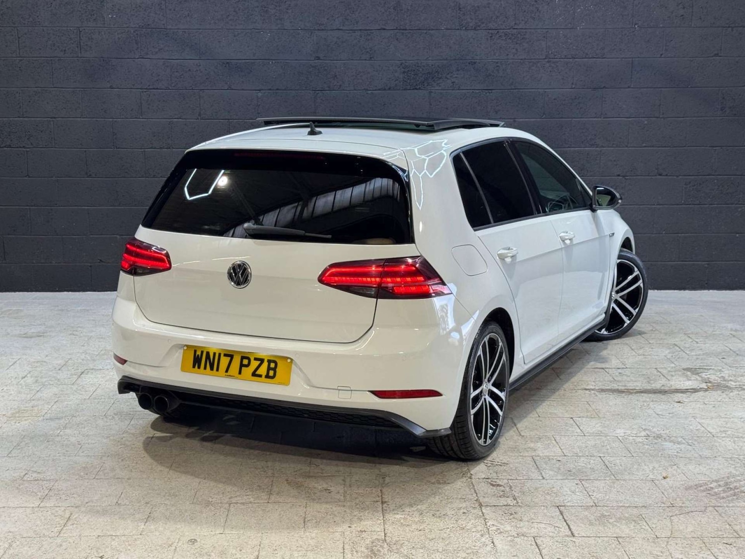 Used Volkswagen Golf 2017 for sale - 76483227: Photo 5