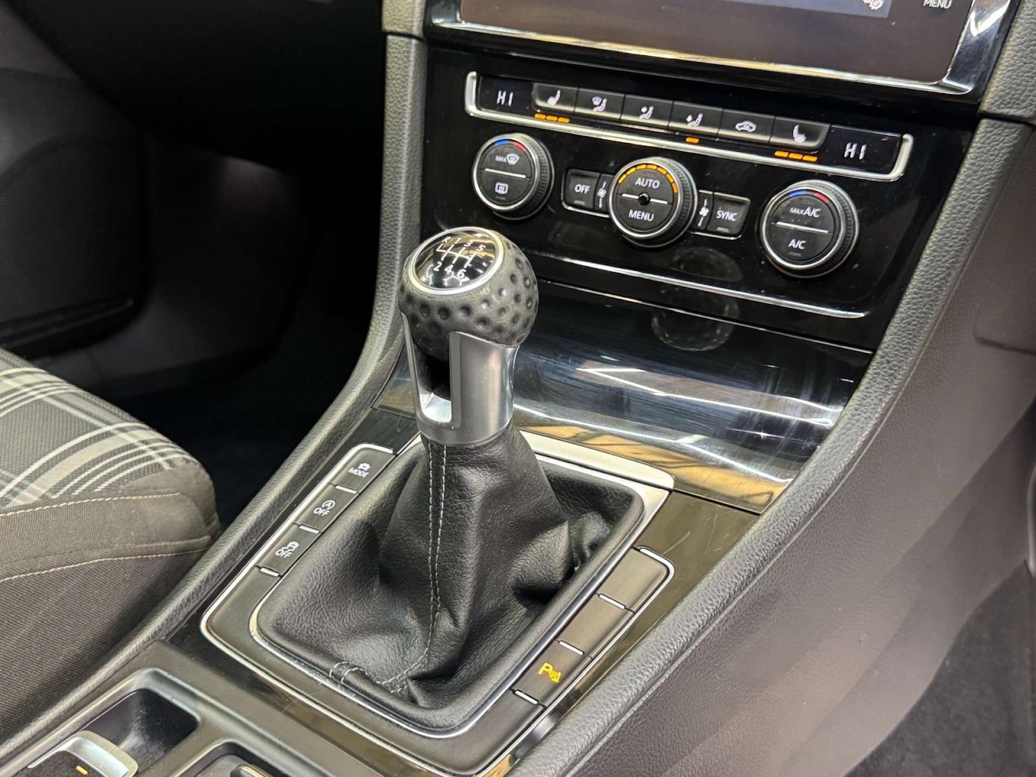 Used Volkswagen Golf 2017 for sale - 76483227: Photo 50