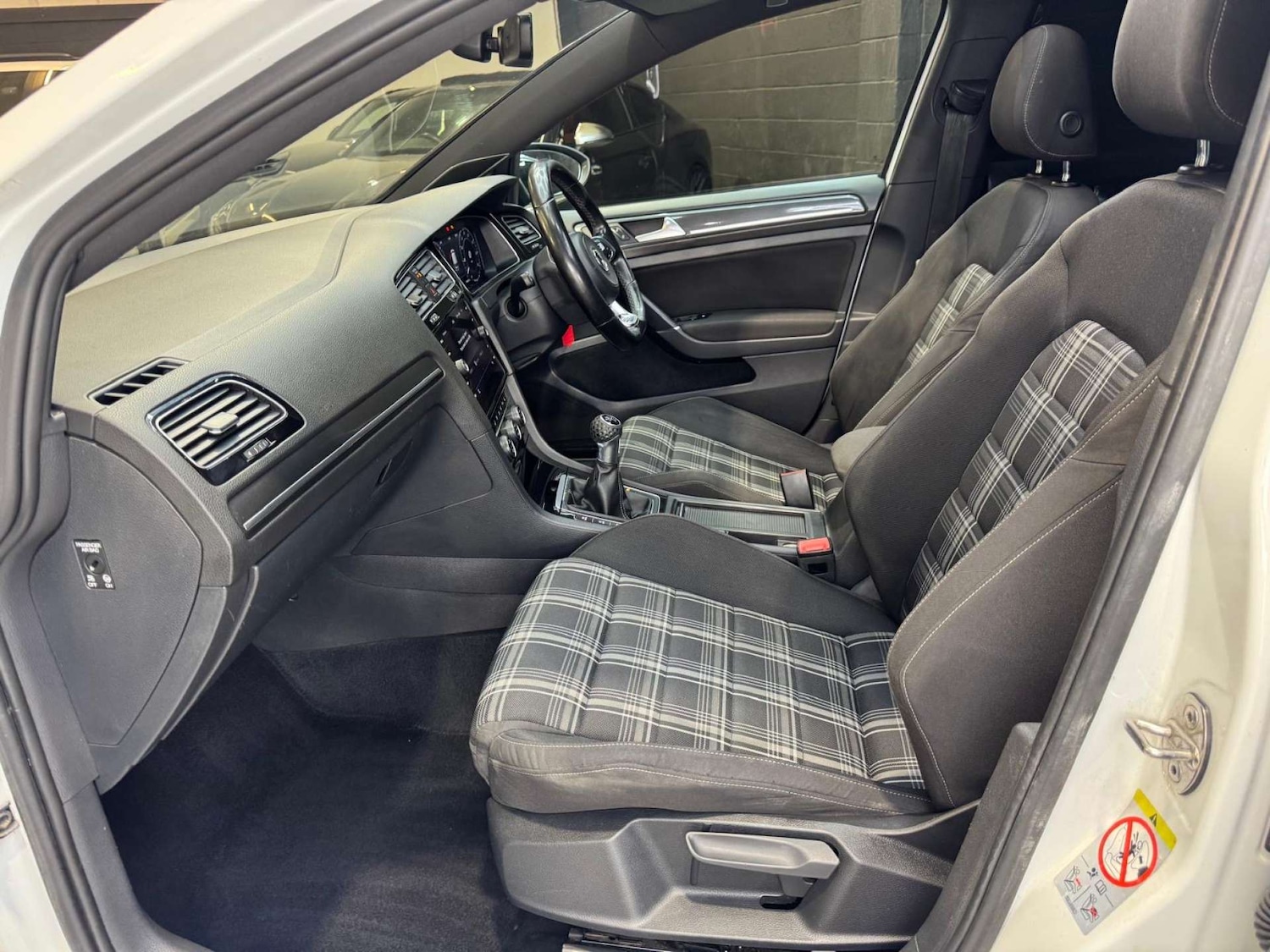 Used Volkswagen Golf 2017 for sale - 76483227: Photo 56