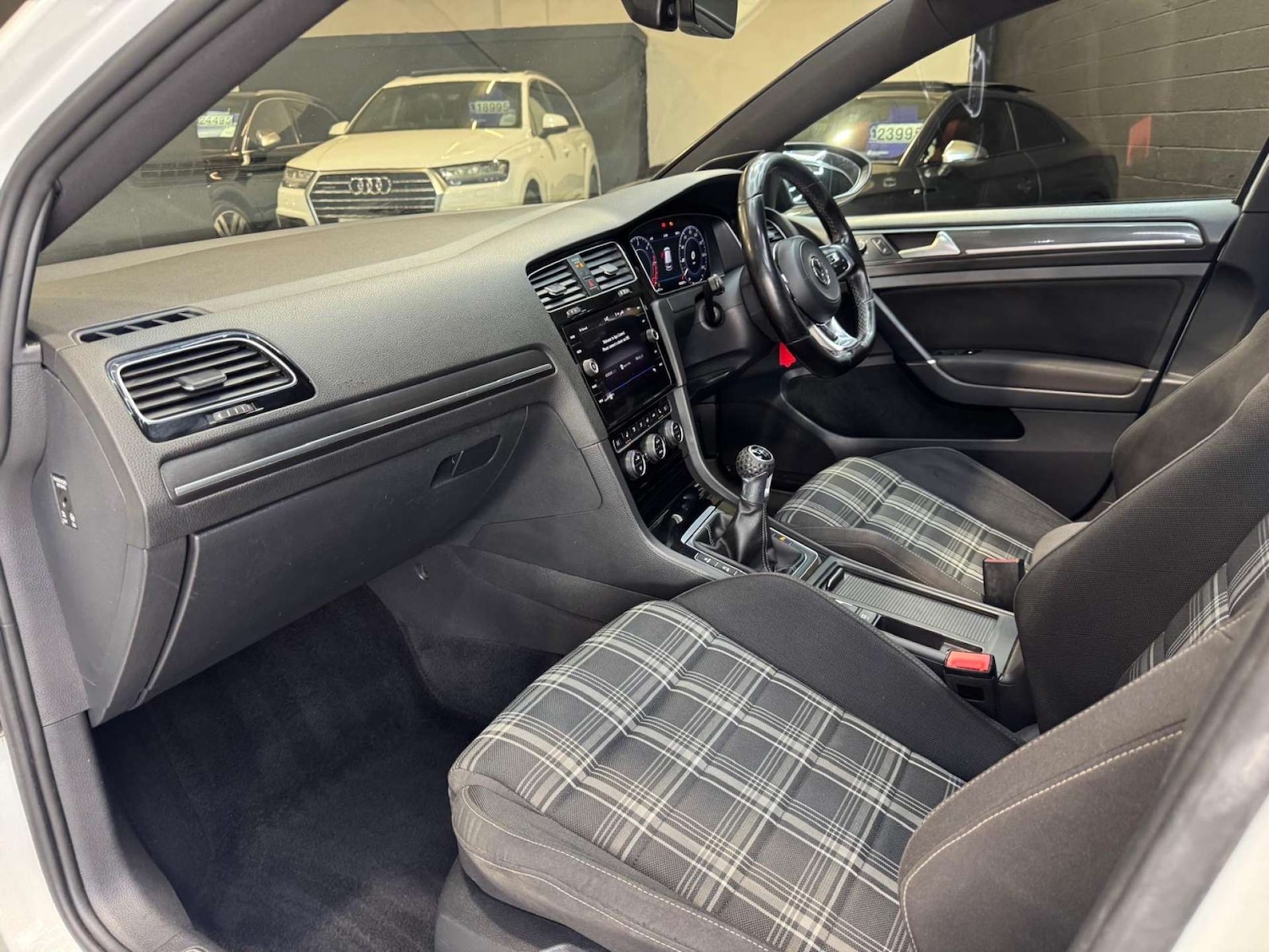 Used Volkswagen Golf 2017 for sale - 76483227: Photo 57