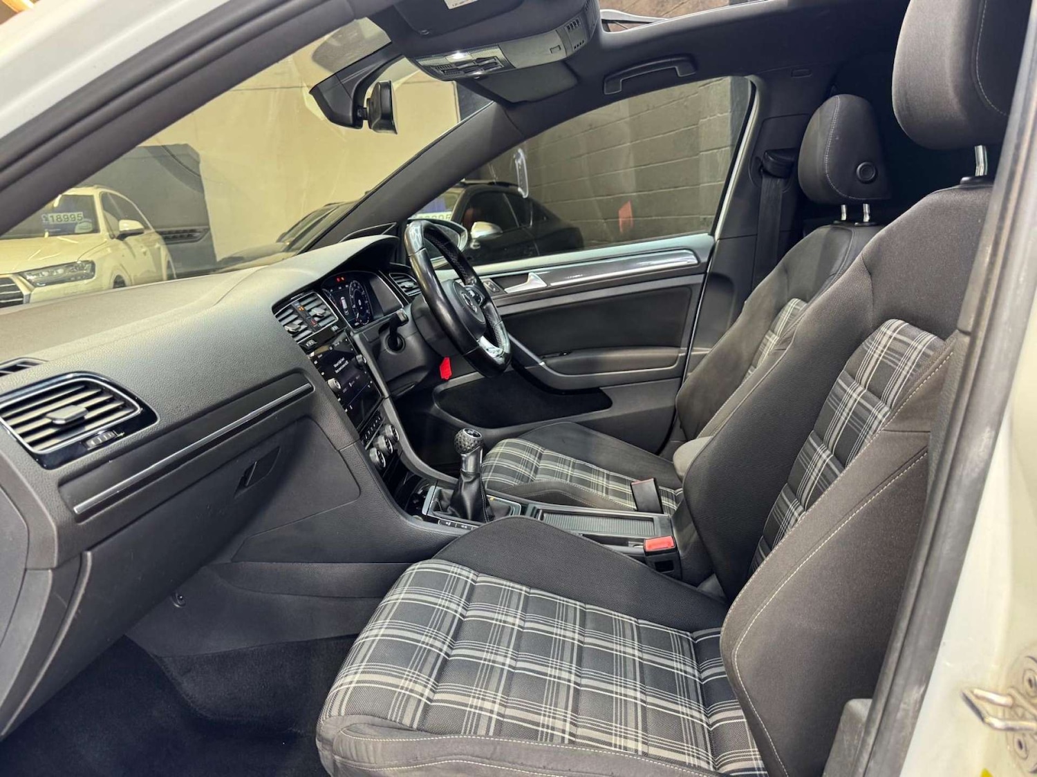 Used Volkswagen Golf 2017 for sale - 76483227: Photo 61