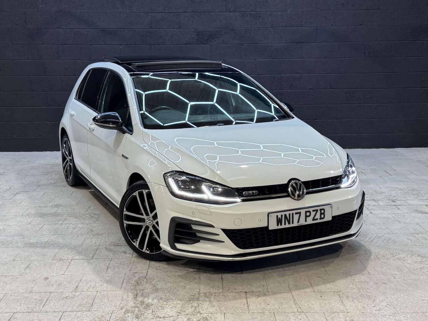 Used Volkswagen Golf 2017 for sale - 76483227: Photo 7