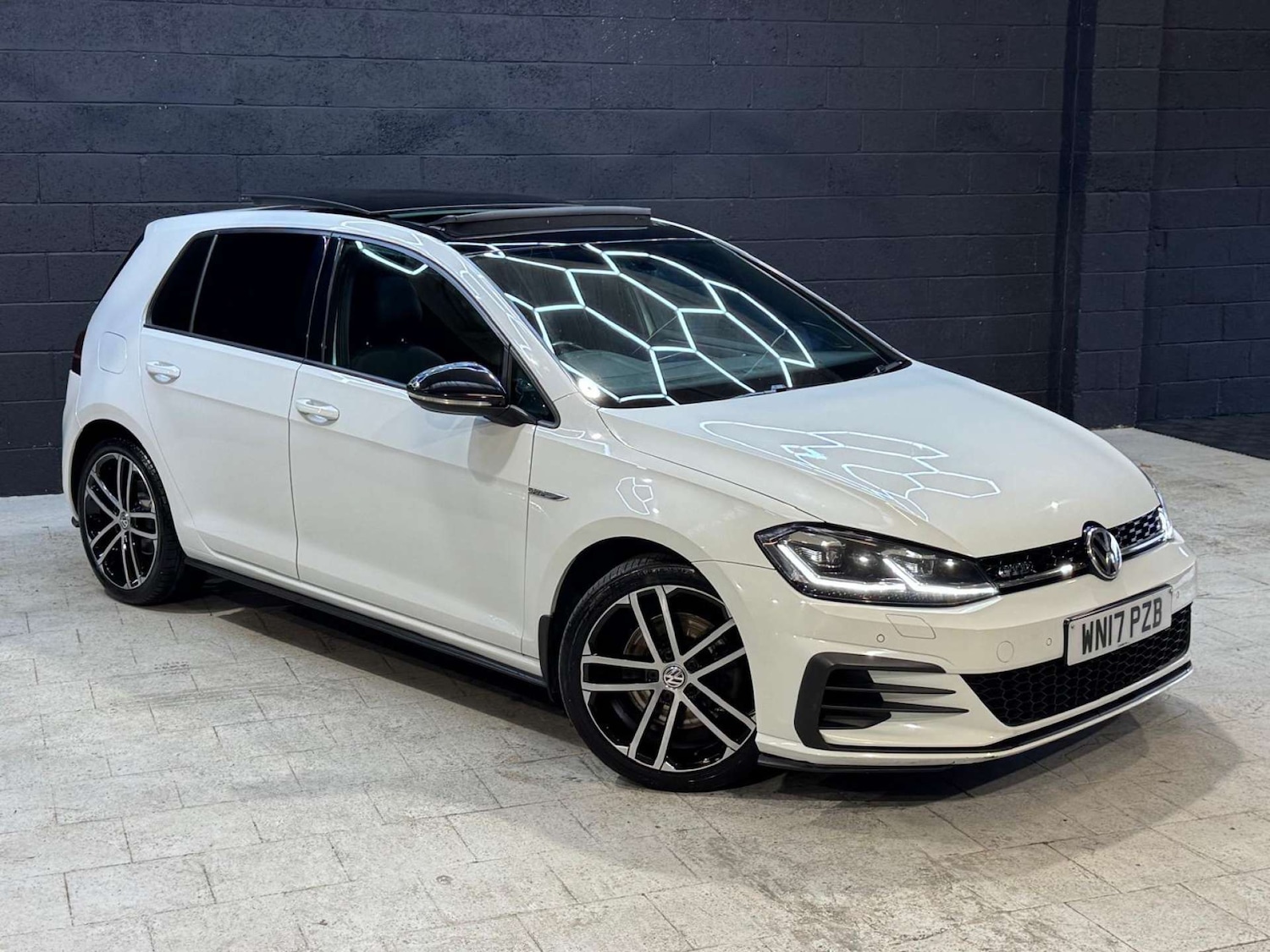 Used Volkswagen Golf 2017 for sale - 76483227: Photo 8