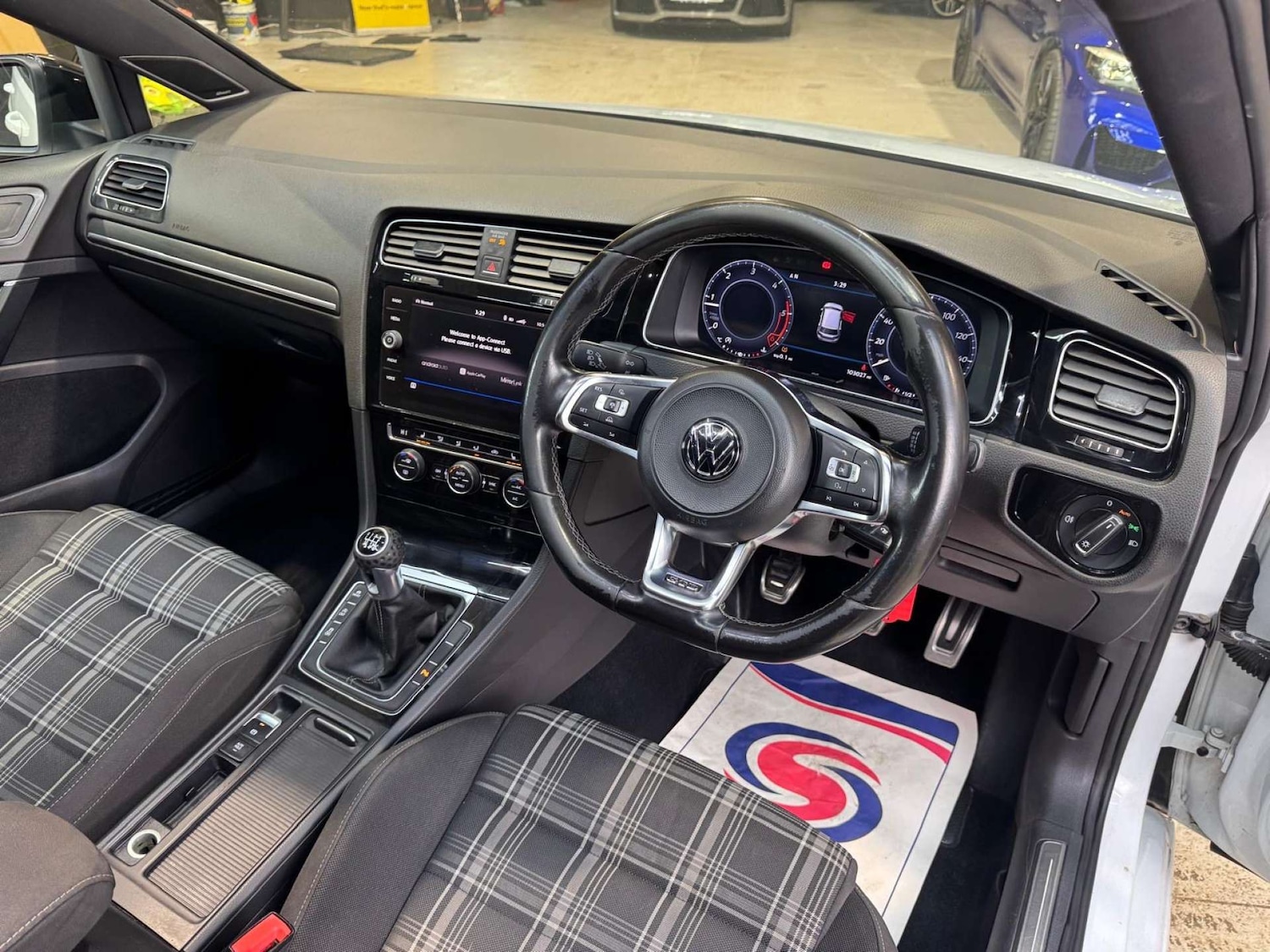 Used Volkswagen Golf 2017 for sale - 76483227: Photo 9