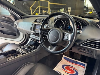 Used Jaguar XE 2017 for sale - 79142671: Photo