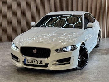 Used Jaguar XE 2017 for sale - 79142671: Photo