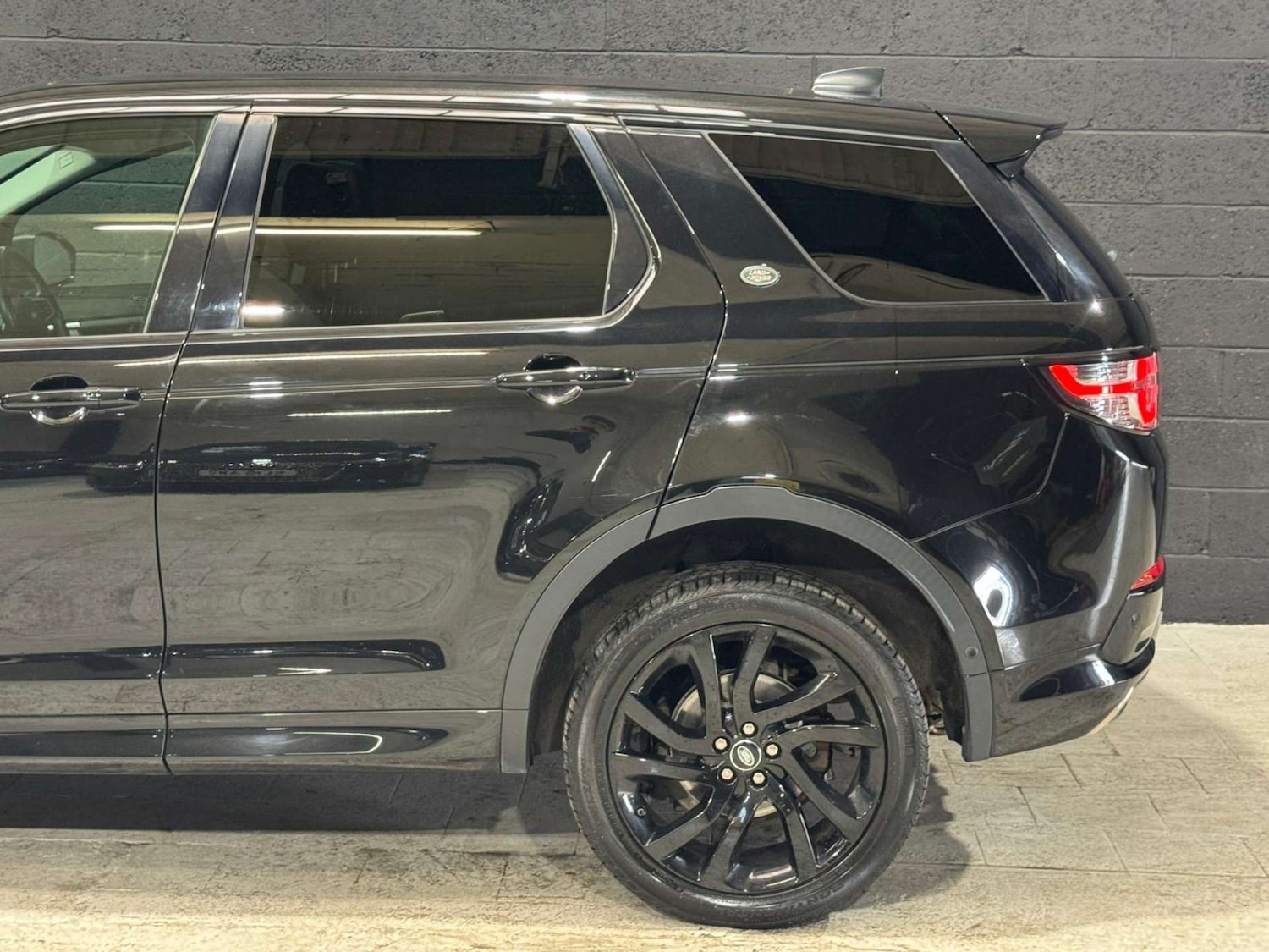 Used Land Rover Discovery Sport 2019 for sale - 76065836: Photo 11