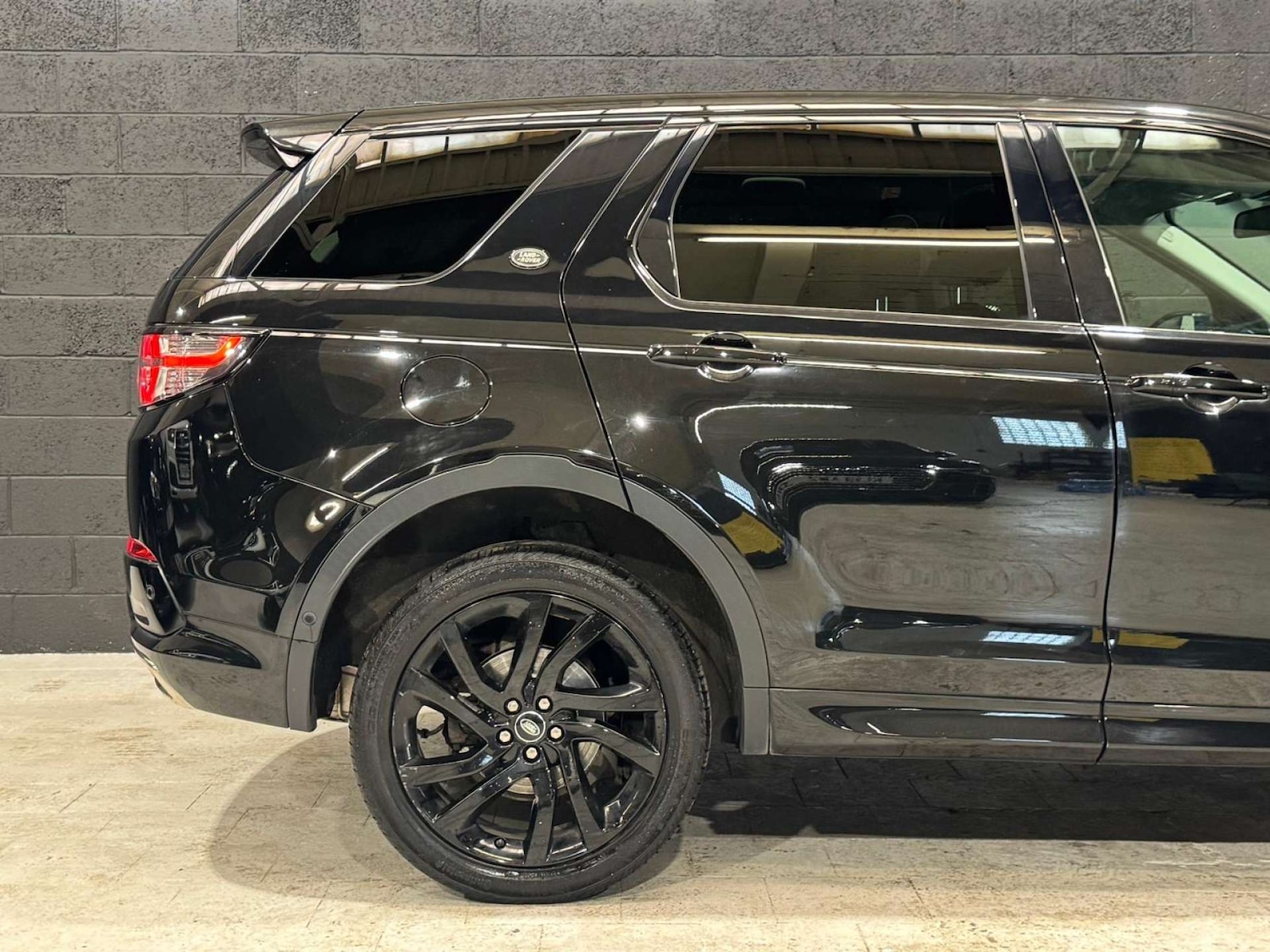 Used Land Rover Discovery Sport 2019 for sale - 76065836: Photo 32