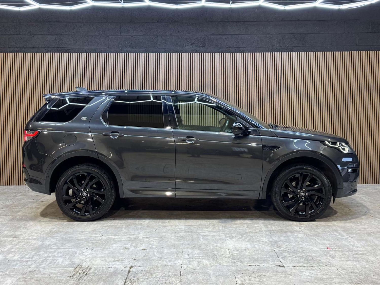 Used Land Rover Discovery Sport 2017 for sale - 77833271: Photo 26