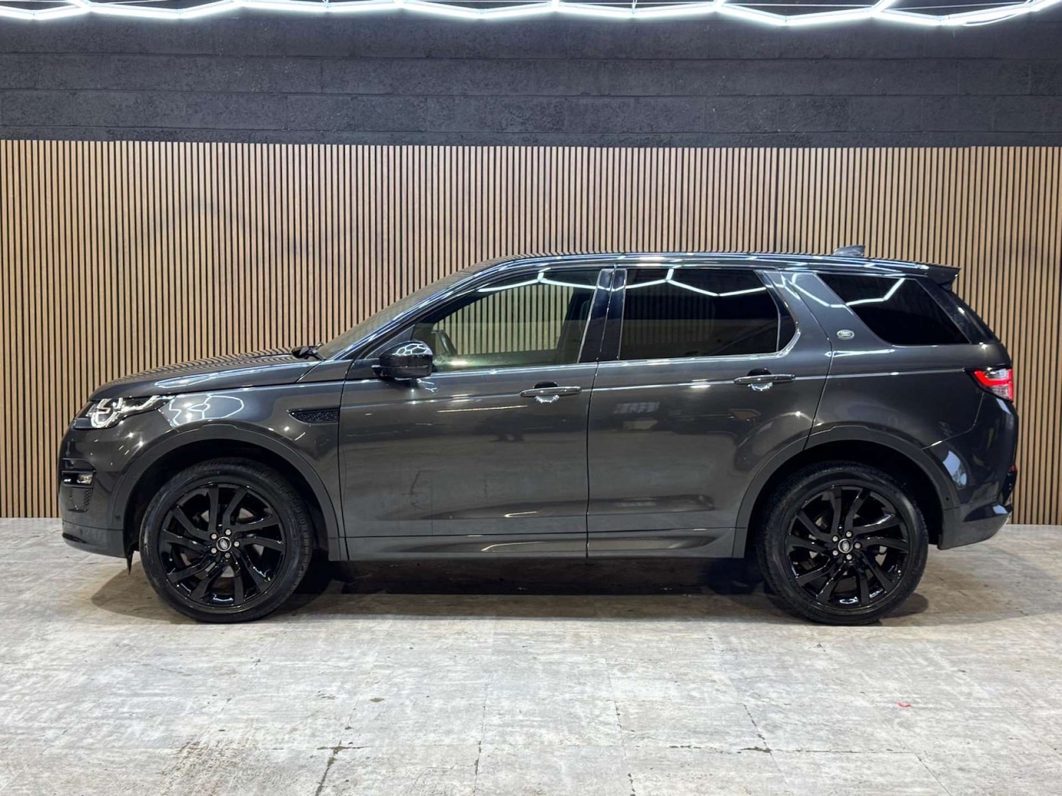 Used Land Rover Discovery Sport 2017 for sale - 77833271: Photo 33