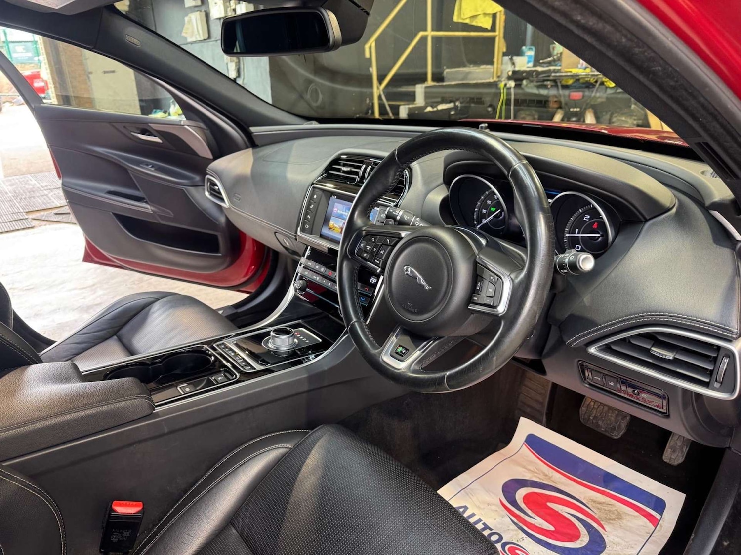 Used Jaguar XE 2015 for sale - 78172532: Photo 3