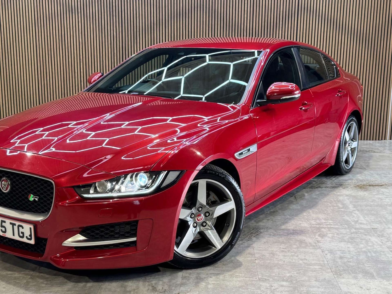 Used Jaguar XE 2015 for sale - 78172532: Photo 38