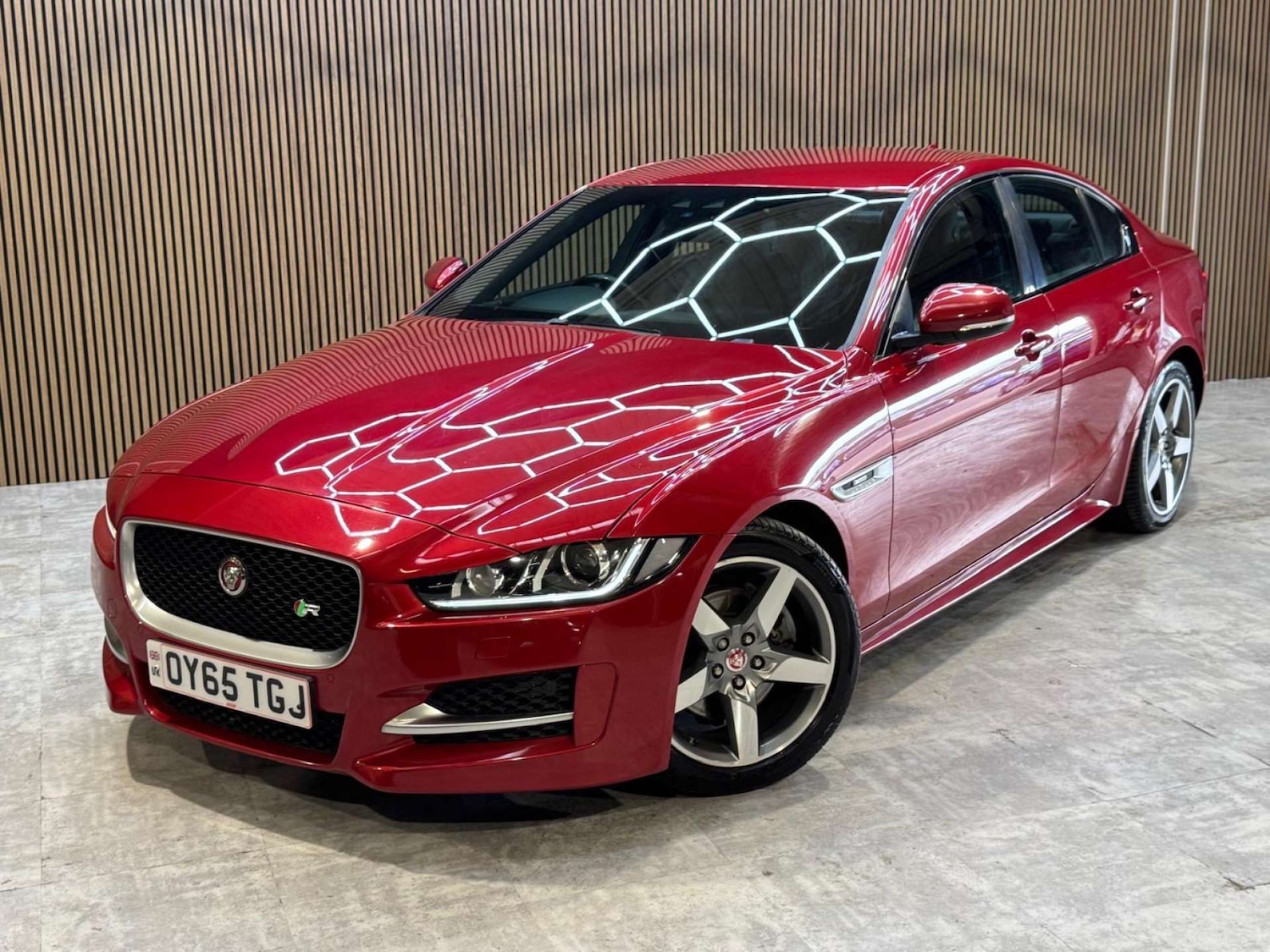Used Jaguar XE 2015 for sale - 78172532: Photo 4
