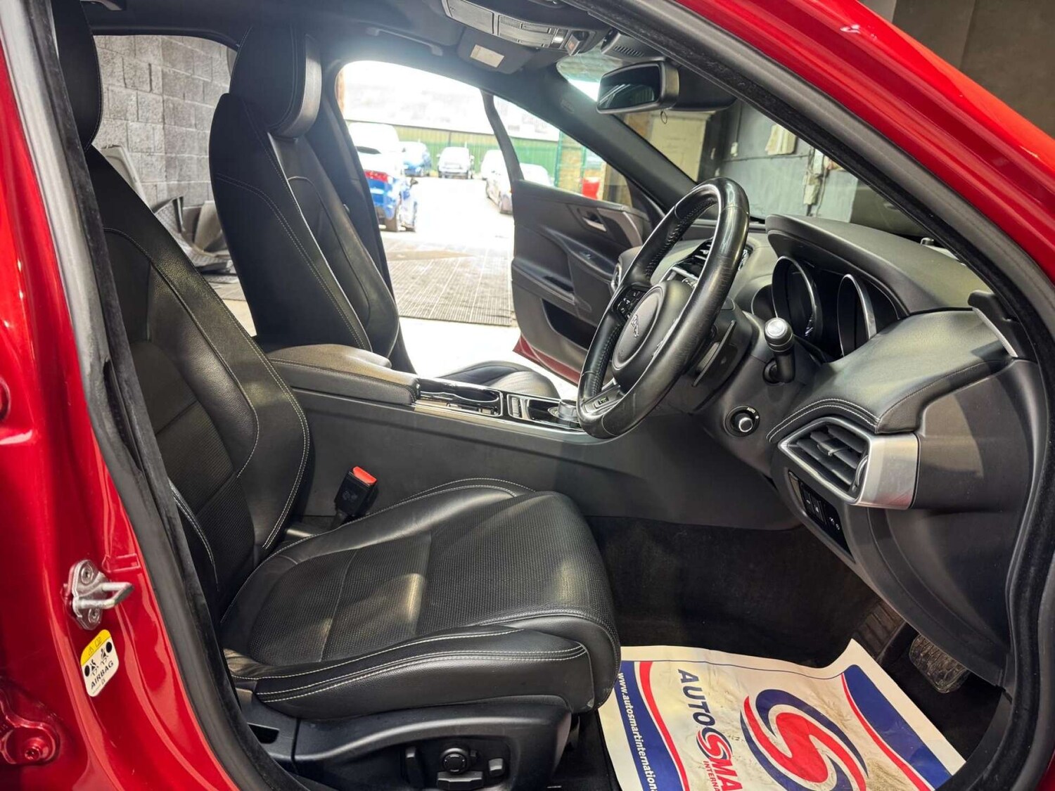 Used Jaguar XE 2015 for sale - 78172532: Photo 40