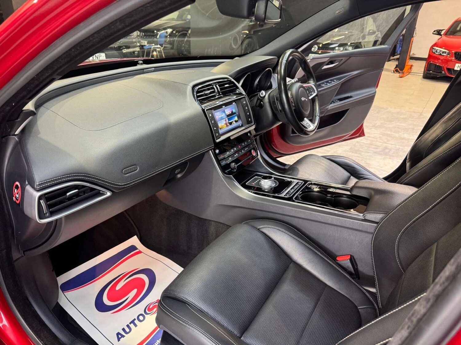 Used Jaguar XE 2015 for sale - 78172532: Photo 69