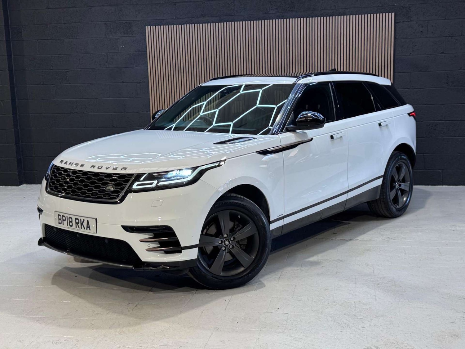 Used Land Rover Range Rover Velar 2018 for sale - 76681879: Photo 32