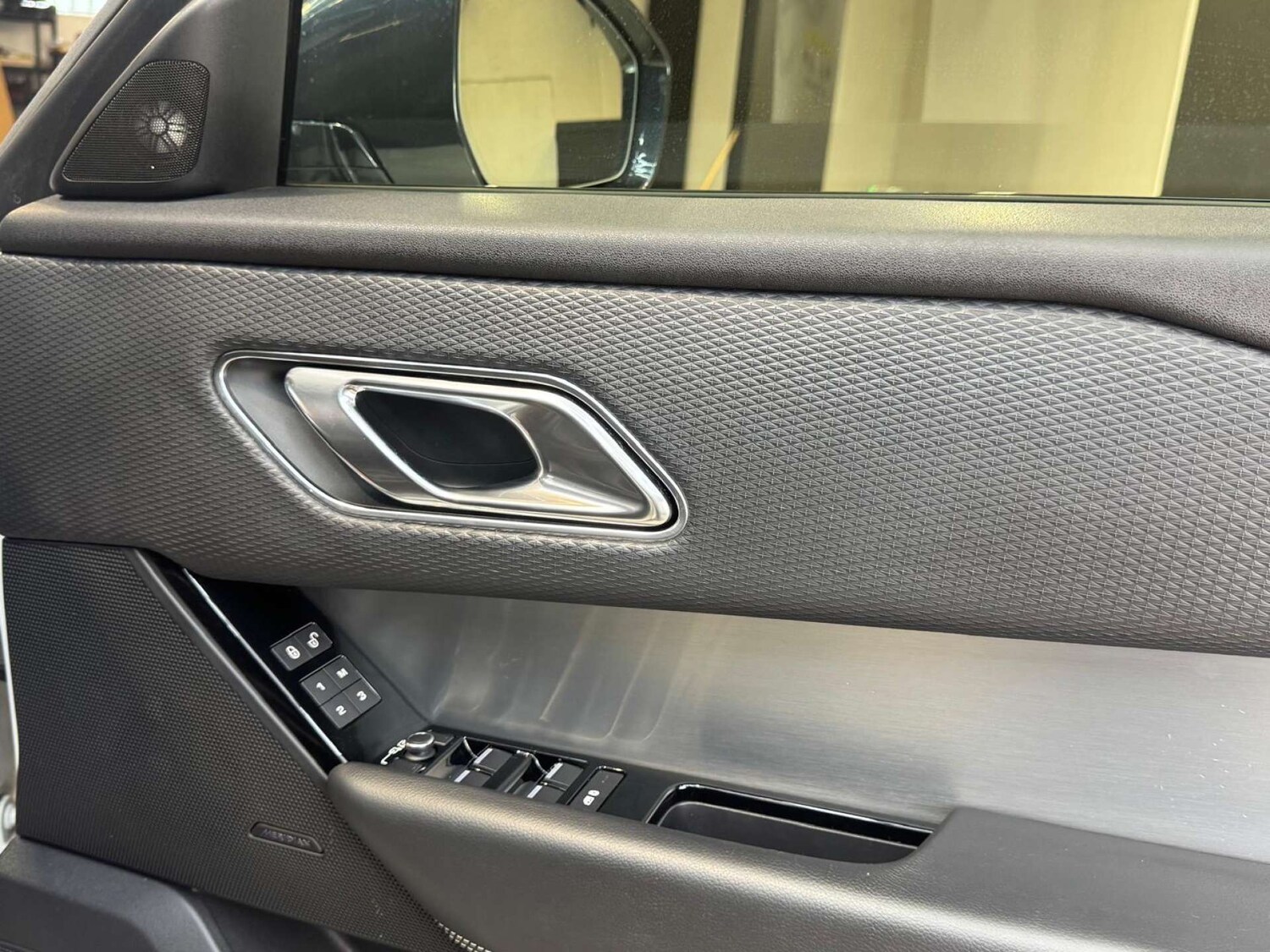 Used Land Rover Range Rover Velar 2018 for sale - 76681879: Photo 59