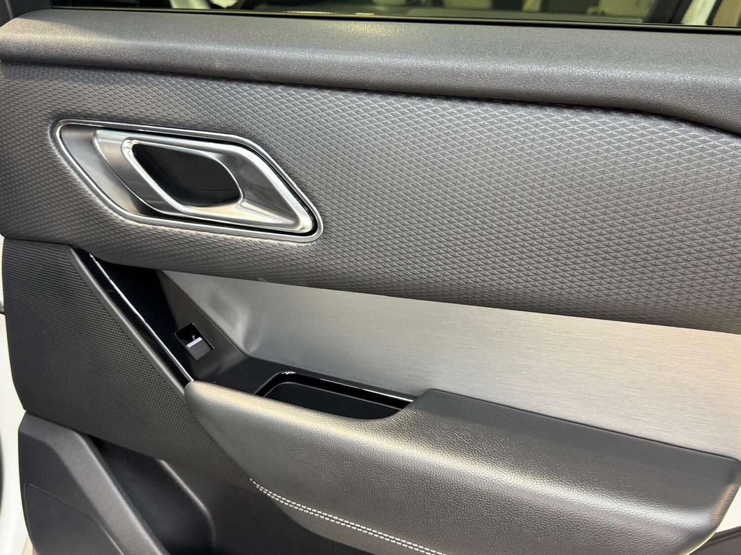 Used Land Rover Range Rover Velar 2018 for sale - 76681879: Photo 72