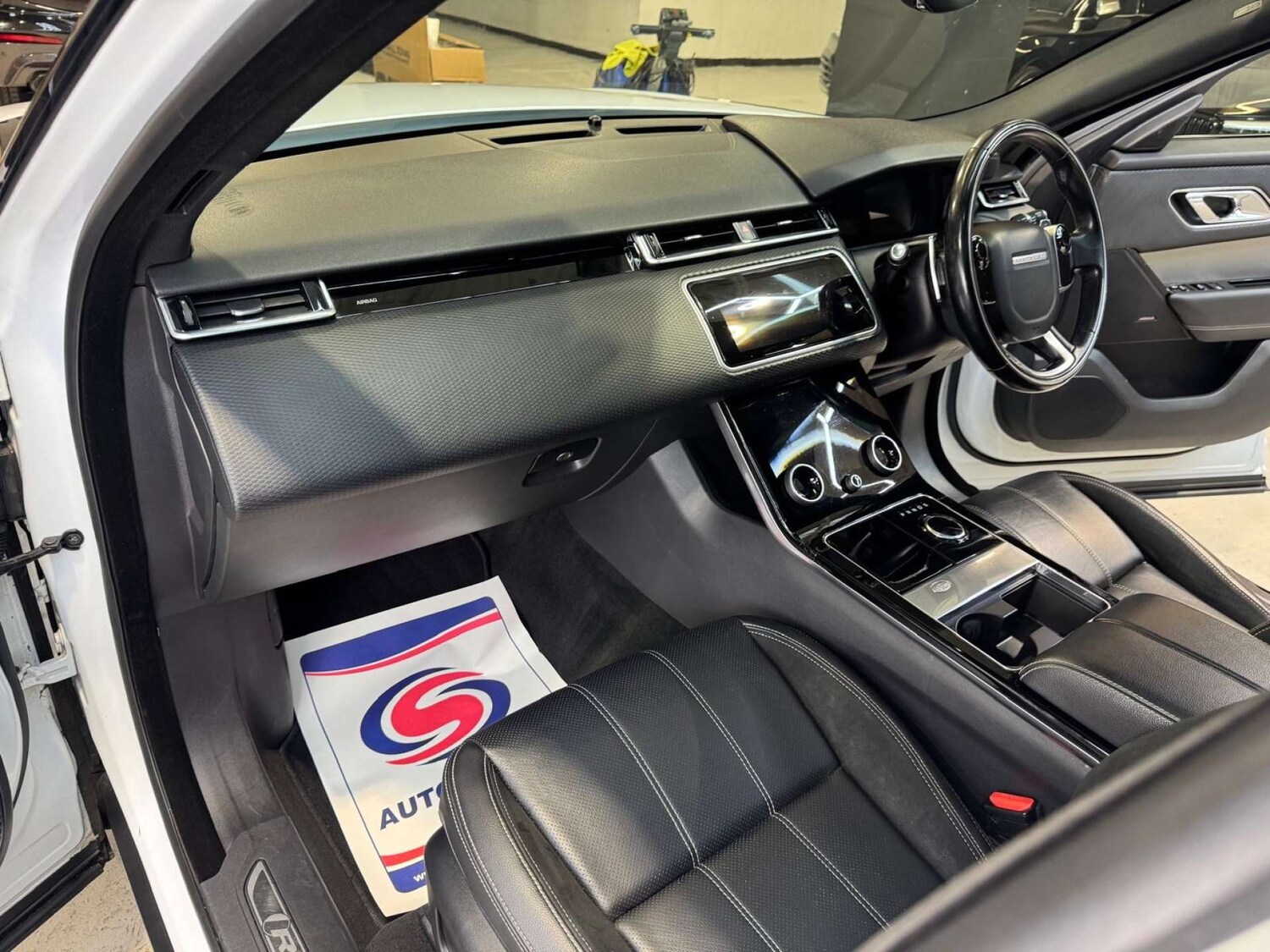 Used Land Rover Range Rover Velar 2018 for sale - 76681879: Photo 77