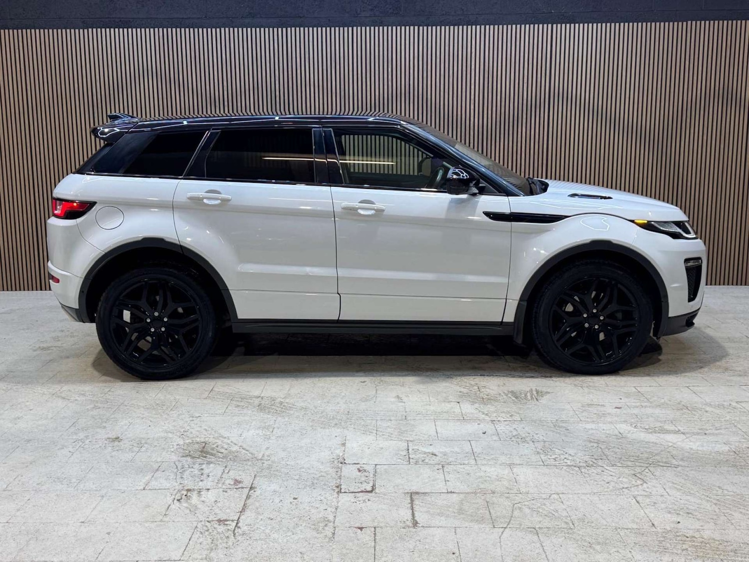 Used Land Rover Range Rover Evoque 2017 for sale - 77101107: Photo 17