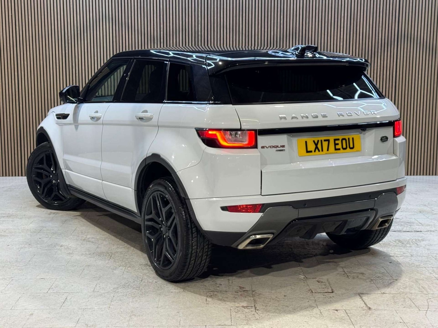 Used Land Rover Range Rover Evoque 2017 for sale - 77101107: Photo 2